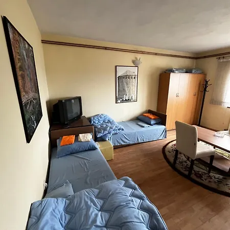 Апартаменты Pear House 1 *